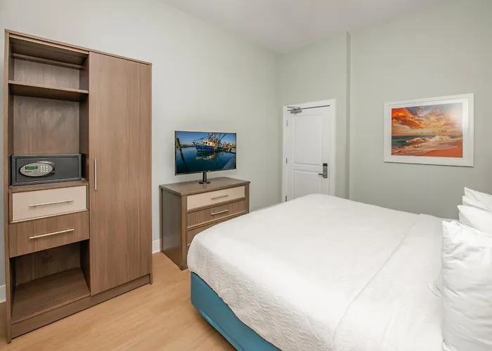 Hotel Commander & Ocean City