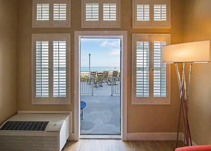 Commander & Hotel Ocean City
